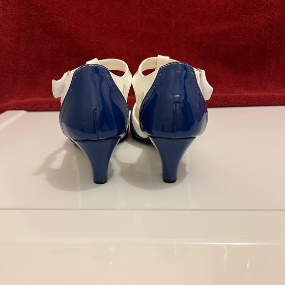 Angel Steps Layla T-Strap, Royal Blue/White Patent shoes; Size 7.5 Medium - Picture 10 of 12